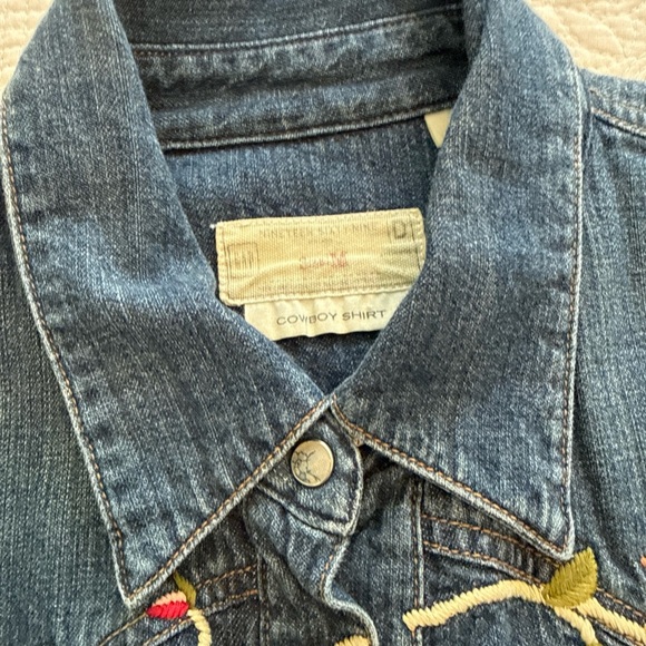 Gap Denim Embroidered Cowboy Shirt with pearl snap buttons vintage Y2K - Picture 3 of 10